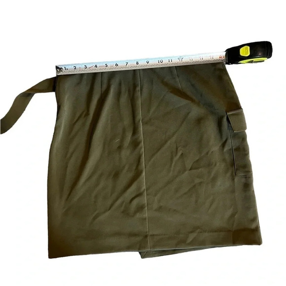 Nine West Olive Green mini skirt size Medium - Picture 3 of 5